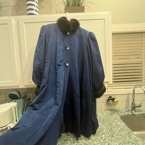 Luxurious Navy Cape with Fur Trim